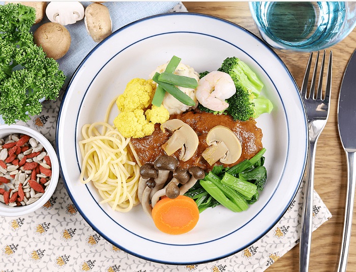 ハンバーグと温野菜のデミ_公式から引用